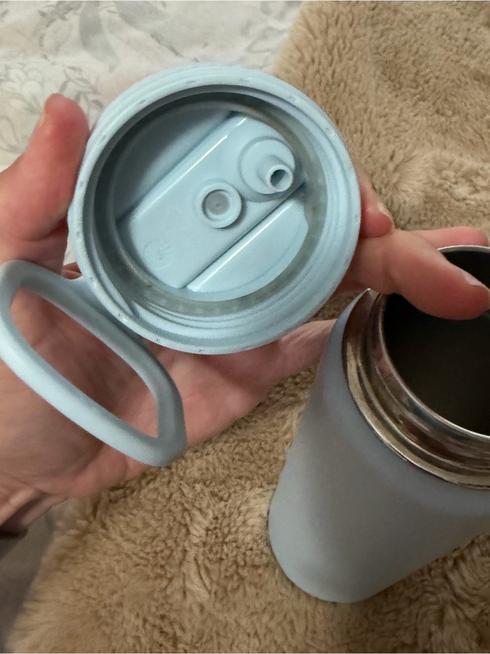 Lululemon insulated 24 ounce water bottle in light blue - Picture 6 of 6